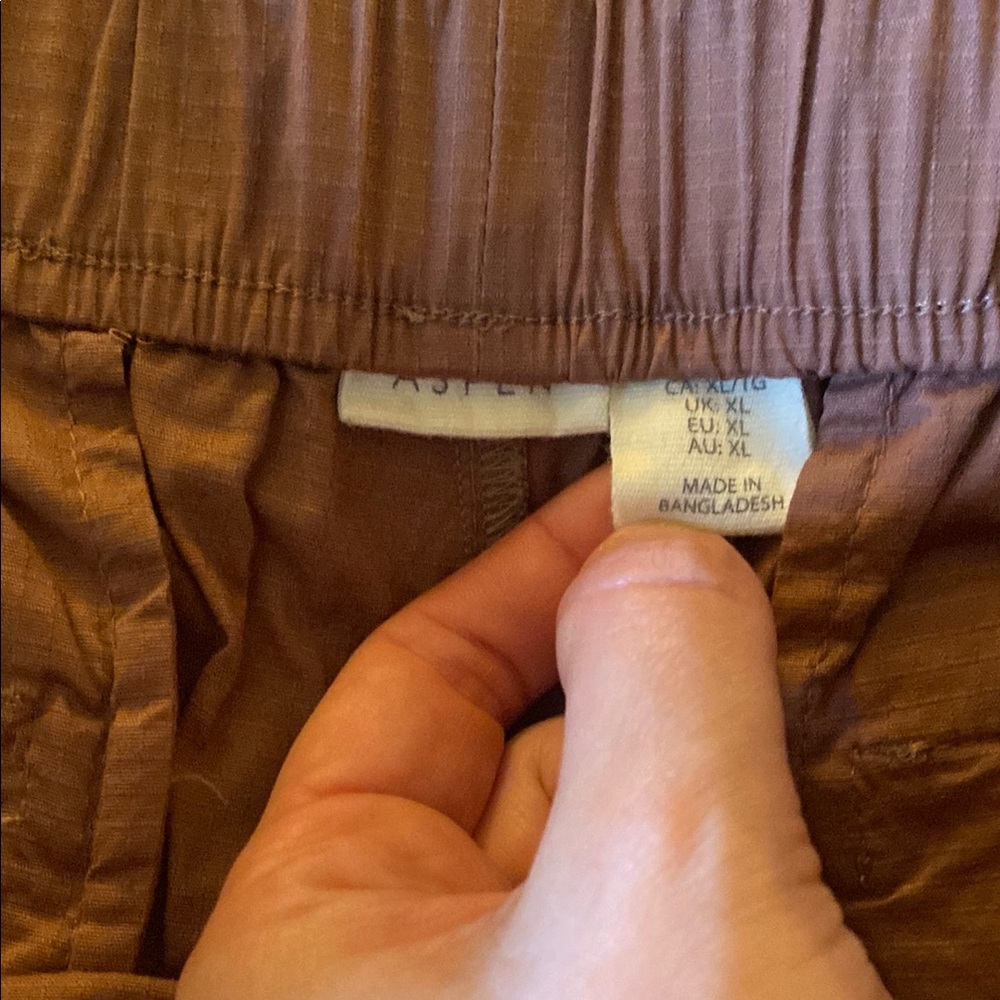 Women's Hiking Shorts - Picture 2 of 4